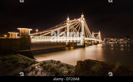 Albert ponte sopra il fiume Tamigi di notte. Londra. Foto Stock