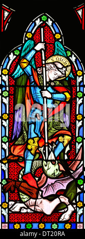 Il trionfo del bene sul male, della Chiesa di Tutti i Santi, Marazion, Cornwall, Inghilterra Foto Stock