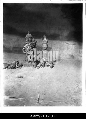 Immagini di Snake altare dei presso il pueblo di Oraibi, Arizona, ca.1898 Foto Stock