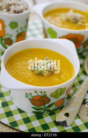 Zuppa di carote con il sapore di cocco fresco Foto Stock