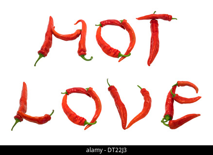 Amore caldo testo composto di peperoncino rosso. Isolato su sfondo bianco. Foto Stock