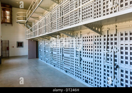 Le cellule nel Wyoming Territorial Prison Museum, dove i fuorilegge Butch Cassidy era una volta imprigionato, Laramie, Wyoming USA Foto Stock