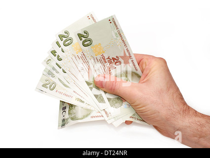 Una mano che tiene Turkish lira 20 note, su uno sfondo bianco. Foto Stock