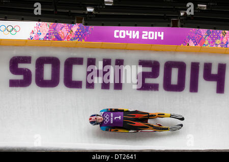 Sochi, Russia. 06 feb 2014. Estate BRITCHER degli USA in azione durante un corso di formazione ufficiale eseguito per la donna Luge evento al Sanki Centro di scorrimento , XXII Giochi Olimpici Invernali, Sochi, Russia Credito: Azione Sport Plus/Alamy Live News Foto Stock