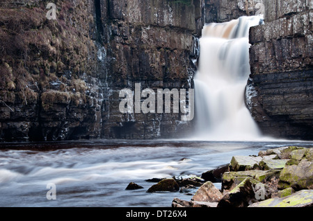 Forza elevata in cascata sul Fiume Tees, vicino a Middleton in Teesdale, Teesdale, County Durham, England, Regno Unito Foto Stock