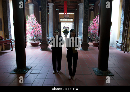 Pellegrini a Ly Quoc Su Pagoda, nella città vecchia di Hanoi e. Foto Stock