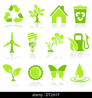 Ambiente di raccolta Icona con albero a foglia, Lampadina, simbolo di riciclaggio, isolato su sfondo bianco Foto Stock