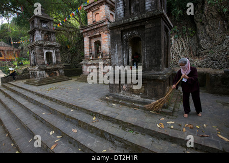 Thien Tru (Cielo Cucina) Pagoda, noto anche come Chua Ngoai (Pagoda esterna) della Pagoda di profumo complesso, la più importante di pellegrinaggio buddista sito in Vietnam. Foto Stock