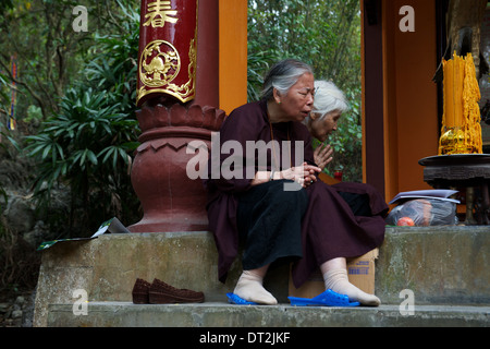 Thien Tru (Cielo Cucina) Pagoda, noto anche come Chua Ngoai (Pagoda esterna) della Pagoda di profumo complesso, la più importante di pellegrinaggio buddista sito in Vietnam. Foto Stock