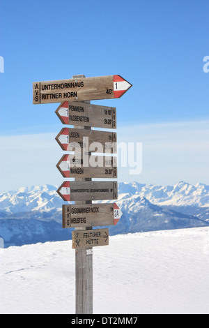Segno posto a Unterhornhaus al Corno del Renon / Corno del Renon, Alpi Dolomitiche in inverno Foto Stock
