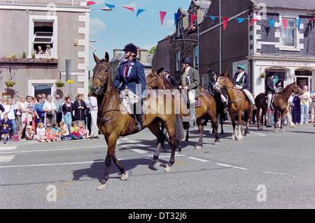 Selkirk Equitazione comune. Cavalli e Cavalieri arrivano in Selkirk's Town Center per la conclusione del comune di equitazione. Foto Stock