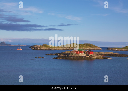 La tipica 'rorbu' casa di pescatori sulle Isole Lofoten in Norvegia Foto Stock