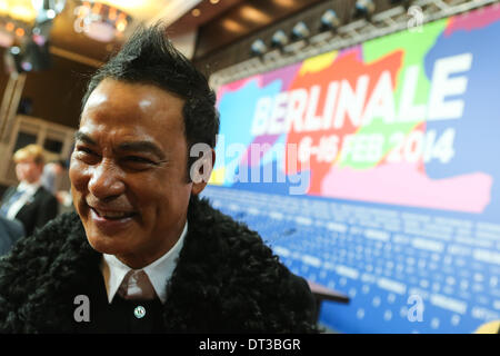 Berlino, Germania. 7 febbraio, 2014. Hong Kong attore Simon Yam partecipa a una conferenza stampa promozione 'la mezzanotte dopo l', un nuovo film diretto da Fruit Chan, durante la 64a Berlinale Festival Internazionale del Cinema di Berlino, Germania, il 7 febbraio, 2014. Credito: Zhang ventola/Xinhua/Alamy Live News Foto Stock