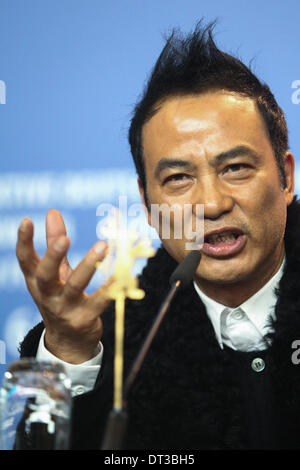 Berlino, Germania. 7 febbraio, 2014. Hong Kong attore Simon Yam partecipa a una conferenza stampa promozione 'la mezzanotte dopo l', un nuovo film diretto da Fruit Chan, durante la 64a Berlinale Festival Internazionale del Cinema di Berlino, Germania, il 7 febbraio, 2014. Credito: Zhang ventola/Xinhua/Alamy Live News Foto Stock