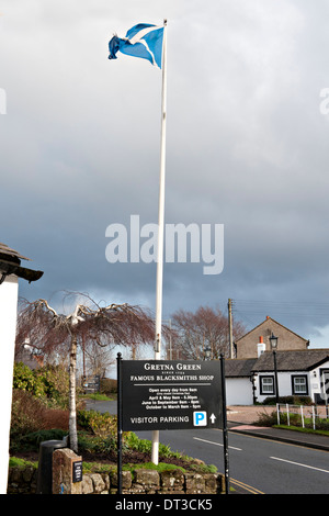 L'entrata al vecchio fabbro del negozio e centro visitatori in Gretna Green, Scozia Foto Stock