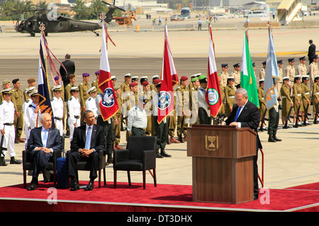 Il primo ministro Netanyahu il discorso durante la cerimonia di accoglienza per il Presidente Usa Barack Obama all'aeroporto Ben Gurion Foto Stock