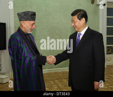 Sochi, Russia. 7 febbraio, 2014. Il presidente cinese Xi Jinping (R), si incontra con il Presidente afgano Hamid Karzai a Sochi, Russia, Febbraio 7, 2014. Credit: Lan Hongguang/Xinhua/Alamy Live News Foto Stock