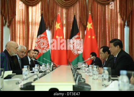 Sochi, Russia. 7 febbraio, 2014. Il presidente cinese Xi Jinping incontra il Presidente afgano Hamid Karzai a Sochi, Russia, Febbraio 7, 2014. Credit: Lan Hongguang/Xinhua/Alamy Live News Foto Stock