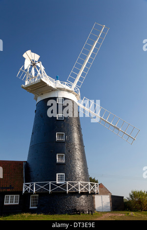 Il mulino a vento di torre (National Trust), Burnham Overy Staithe, Norfolk Foto Stock