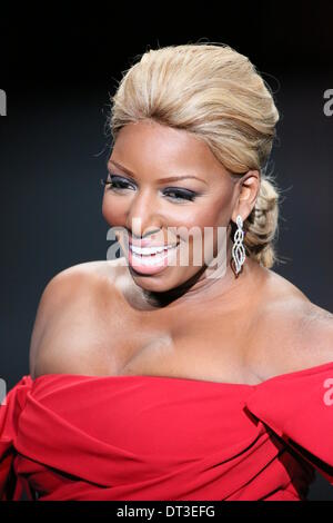 New York, Stati Uniti d'America. Il 6 febbraio 2014. Nene Leakes passeggiate la pista indossando Dolce e Gabbana ad andare in rosso per le donne - La Verità del Cuore Vestito Rosso Collezione 2014 mostrano il 6 febbraio 2014 nella città di New York. Credito: Anton Oparin/Alamy Live News Foto Stock