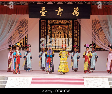 Cina, Hong Kong, Dinastia Sung Village, un regale spettacolo culturale con costumi e musica. Foto Stock