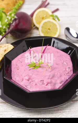 Fredda zuppa di barbabietole Foto Stock