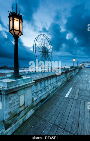 Serata a Madeira Drive, Brighton East Sussex, Inghilterra. Foto Stock