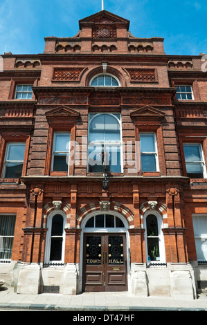 Ingresso anteriore per Lewes Town Hall nel Sussex, Inghilterra Foto Stock