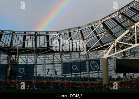 Dublino, Irlanda. 08 feb 2014. Un bellissimo arcobaleno oltre il passo durante il RBS 6 Nazioni match tra Irlanda e Galles al Aviva Stadium, Dublino Credito: Azione Sport Plus/Alamy Live News Foto Stock