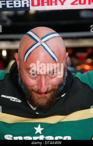 Edimburgo, Scozia, Regno Unito. 8 febbraio 2014. Ventola scozzese con testa verniciata prima dell'RBS 6 Nazioni match tra Scozia e Inghilterra a Murrayfield Stadium, Edimburgo. Credit: Azione Plus immagini di sport/Alamy Live News Foto Stock