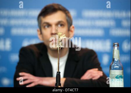 Berlino, Germania. 8 Feb 2014. Direttore ÃƒAE'Ã'ÂdÃƒAE'Ã Â¡CsÃƒAE m'Ã Â¡szi assiste un photocall per il film ÃƒÂ¢??Terra di tempeste' durante la 64a Berlinale Festival Internazionale del Cinema di Berlino, in data 8 febbraio 2014. © Goncalo Silva/NurPhoto/ZUMAPRESS.com/Alamy Live News Foto Stock