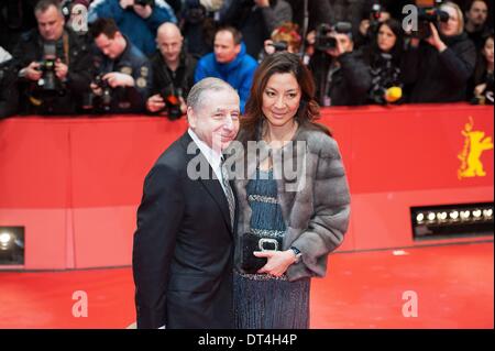 Berlino, Germania. 8 Feb 2014. Jean Todt (L) e Michelle Yeoh (R) che frequentano i monumenti uomini premiere al 64esimo Festival Internazionale del Cinema di Berlino / Berlinale 2014 8 Febbraio 2014 a Berlino, Germania. Credito: Goncalo Silva/NurPhoto/ZUMAPRESS.com/Alamy Live News Foto Stock