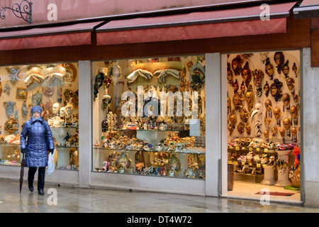 Venezia, Italia. Maschera Veneziana shop per il Carnevale di Venezia. Foto Stock