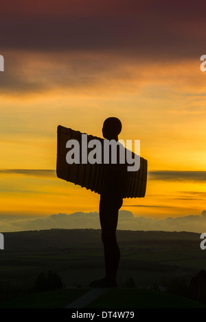 Una vista di Gateshead Angelo del Nord al tramonto, Gateshead, Tyne and Wear Foto Stock