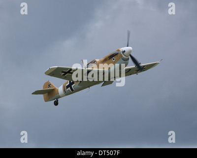 Messerschmitt Bf 109 tedesco WW2 degli aerei da caccia a Flying Legends Airshow 2012 Foto Stock