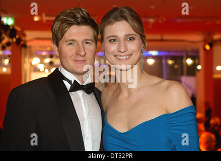 Wiesbaden, Germania. 08 feb 2014. Volante tedesca Britta Heidemann e partnerTorsten Weber frequentare la quarantaquattresima "Ball des Sports (Sport palla) in Wiesbaden, Germania, 08 febbraio 2014. Questo anno il motto è "prung nach Sotschi' (Vai a Sochi). Foto: Boris Roessler/dpa/Alamy Live News Foto Stock