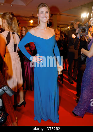 Wiesbaden, Germania. 08 feb 2014. Volante tedesca Britta Heidemann assiste la quarantaquattresima "Ball des Sports (Sport palla) in Wiesbaden, Germania, 08 febbraio 2014. Questo anno il motto è "prung nach Sotschi' (Vai a Sochi). Foto: Boris Roessler/dpa/Alamy Live News Foto Stock