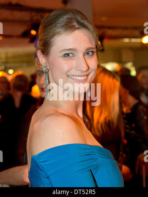Wiesbaden, Germania. 08 feb 2014. Volante tedesca Britta Heidemann assiste la quarantaquattresima "Ball des Sports (Sport palla) in Wiesbaden, Germania, 08 febbraio 2014. Questo anno il motto è "prung nach Sotschi' (Vai a Sochi). Foto: Boris Roessler/dpa/Alamy Live News Foto Stock