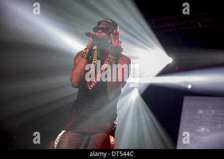 Milwaukee, Wisconsin, Stati Uniti d'America. 8 Feb 2014. Il rapper 2 CHAINZ (aka TAUHEED EPPS, precedentemente TITY BOI) esegue in aquile sala da ballo presso il rave in Milwaukee, Wisconsin. Credito: Daniel DeSlover/ZUMAPRESS.com/Alamy Live News Foto Stock