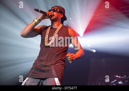 Milwaukee, Wisconsin, Stati Uniti d'America. 8 Feb 2014. Il rapper 2 CHAINZ (aka TAUHEED EPPS, precedentemente TITY BOI) esegue in aquile sala da ballo presso il rave in Milwaukee, Wisconsin. Credito: Daniel DeSlover/ZUMAPRESS.com/Alamy Live News Foto Stock