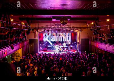 Detroit, Michigan, Stati Uniti d'America. 8 Feb 2014. American Pop Duo KARMIN eseguendo sulla loro PulsesTour a St. Andrews Hall di Detroit, MI Febbraio 8 2014 Credit: Marc Nader/ZUMA filo/ZUMAPRESS.com/Alamy Live News Foto Stock