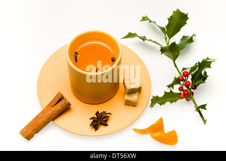 Fragrante vino bianco cotti nel gelido inverno sera Foto Stock