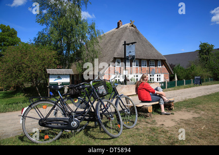 Fiume Elba ciclabile, pensione in Unbesandten vicino a Doemitz, Brandeburgo, Germania, Europa Foto Stock