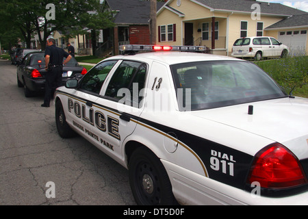 Grosse Pointe Park il dipartimento di polizia di vetture in una strada di Detroit, Michigan, Stati Uniti d'America. Foto Stock