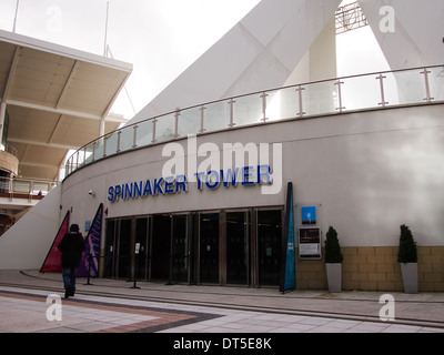 L'ingresso alla Spinnaker Tower in Gunwharf Quays, Portsmouth, Inghilterra Foto Stock