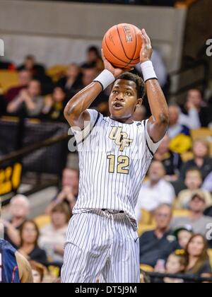 - Orlando, FL, U . Il 9 febbraio, 2014. S: UCF Cavalieri guard Matt Williams (12) durante la seconda metà del NCAA Mens basketball azione di gioco tra Connecticut Huskies e i cavalieri UCF. Connecticut sconfitto UCF 75-55 a CFE Arena di Orlando, Fl. © csm/Alamy Live News Foto Stock