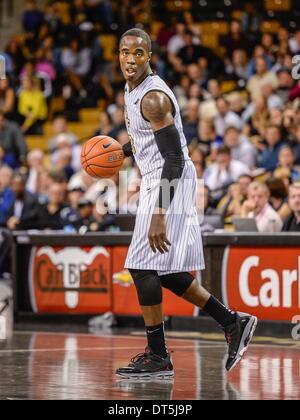 - Orlando, FL, U . Il 9 febbraio, 2014. S: UCF cavalieri di protezione/avanti Isaia Sykes (3) durante la seconda metà del NCAA Mens basketball azione di gioco tra Connecticut Huskies e i cavalieri UCF. Connecticut sconfitto UCF 75-55 a CFE Arena di Orlando, Fl. © csm/Alamy Live News Foto Stock