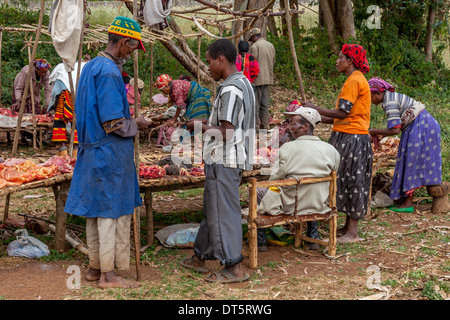 Il Giovedì Mercato del Bestiame nel villaggio di Dorze di Hayto, vicino Arba Minch, Etiopia Foto Stock