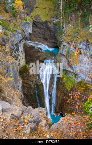 Cascada del Estrecho cascata in Ordesa Valley Pirenei Huesca Spagna fiume Arazas Foto Stock