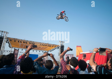 Stunt Bike da MRF su stunt bike all'India Bike Week svoltasi a Vagator Beach in Goa, un festival di superbike che si tengono annualmente Foto Stock